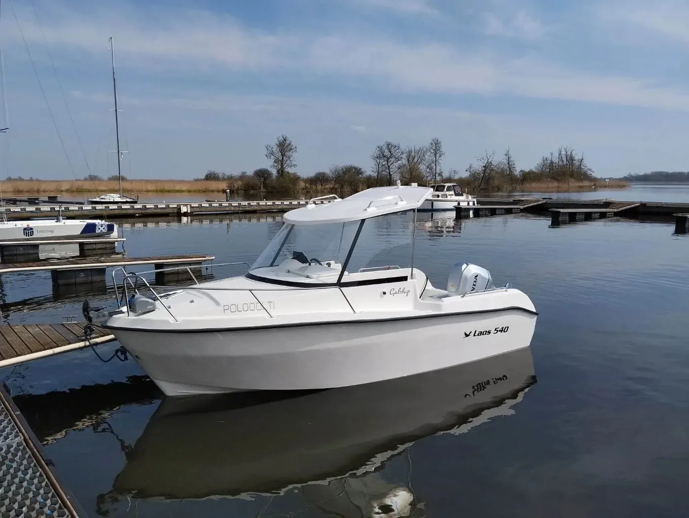 Laos 540 Pilothouse Kabinli Tekne