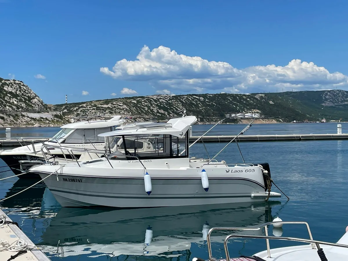 Laos 605 pilothouse kabinli tekne